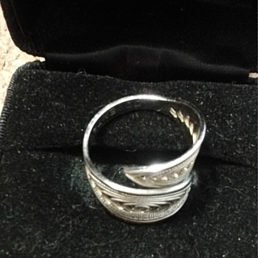 Vintage Singed Sarah Coventry silver filagree ring size 7 1/2 - Picture 3 of 5